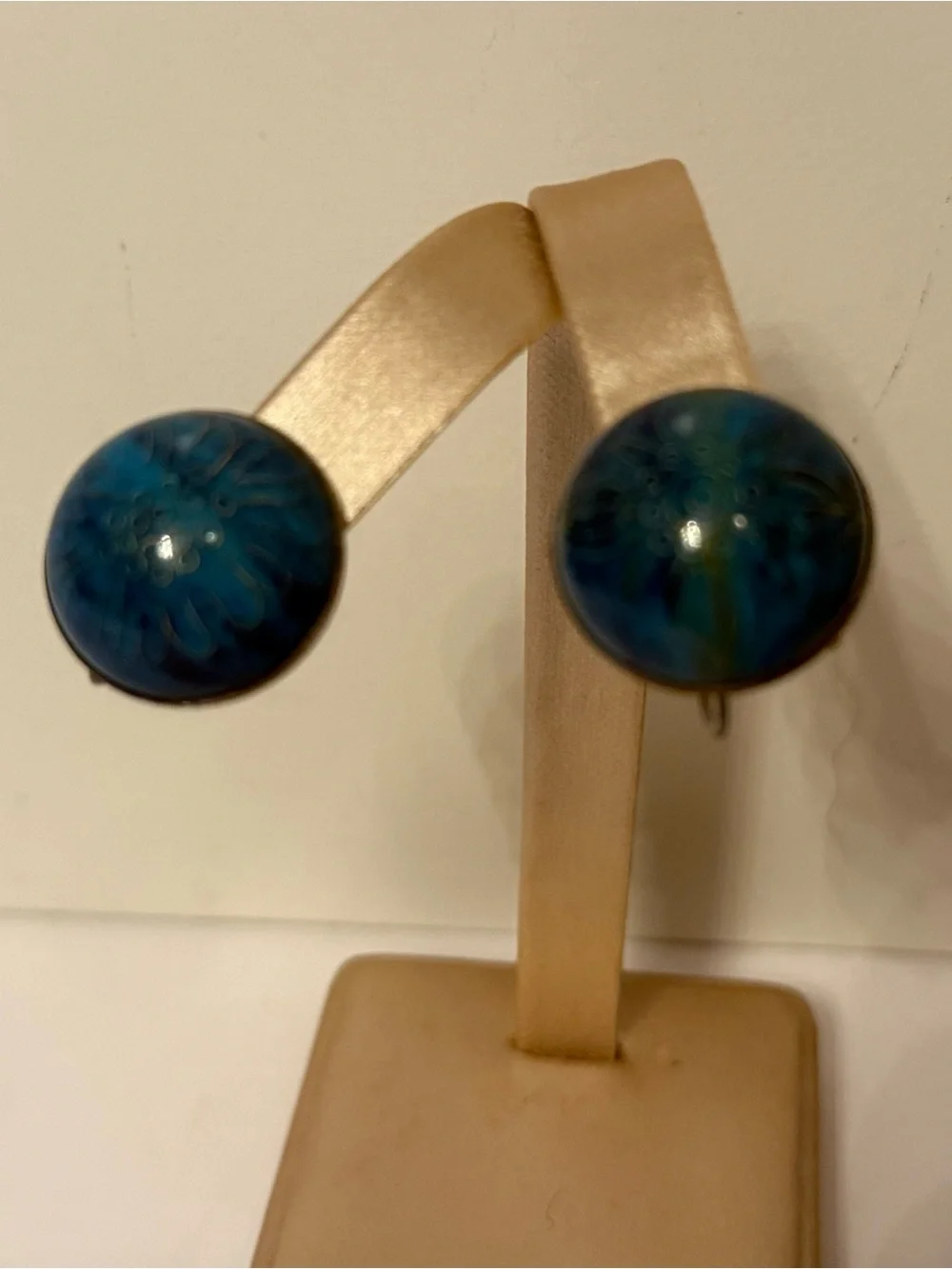 VINTAGE STERLING SILVER SCREWBACK EARRINGS MISMATCH PAIR BLUE DOME SILVER INLAY